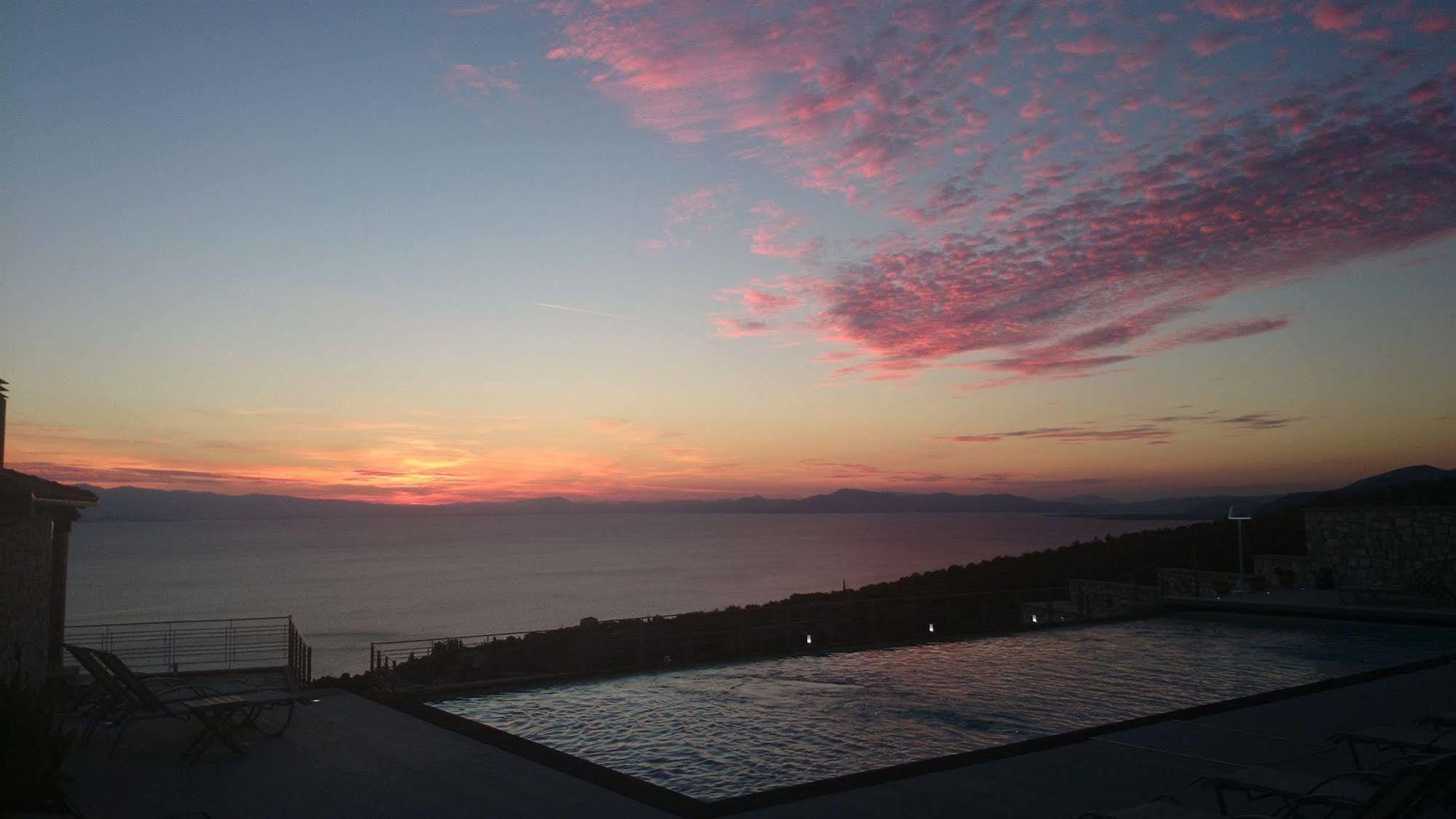 Karavia Lux Inn Afissos Exteriör bild